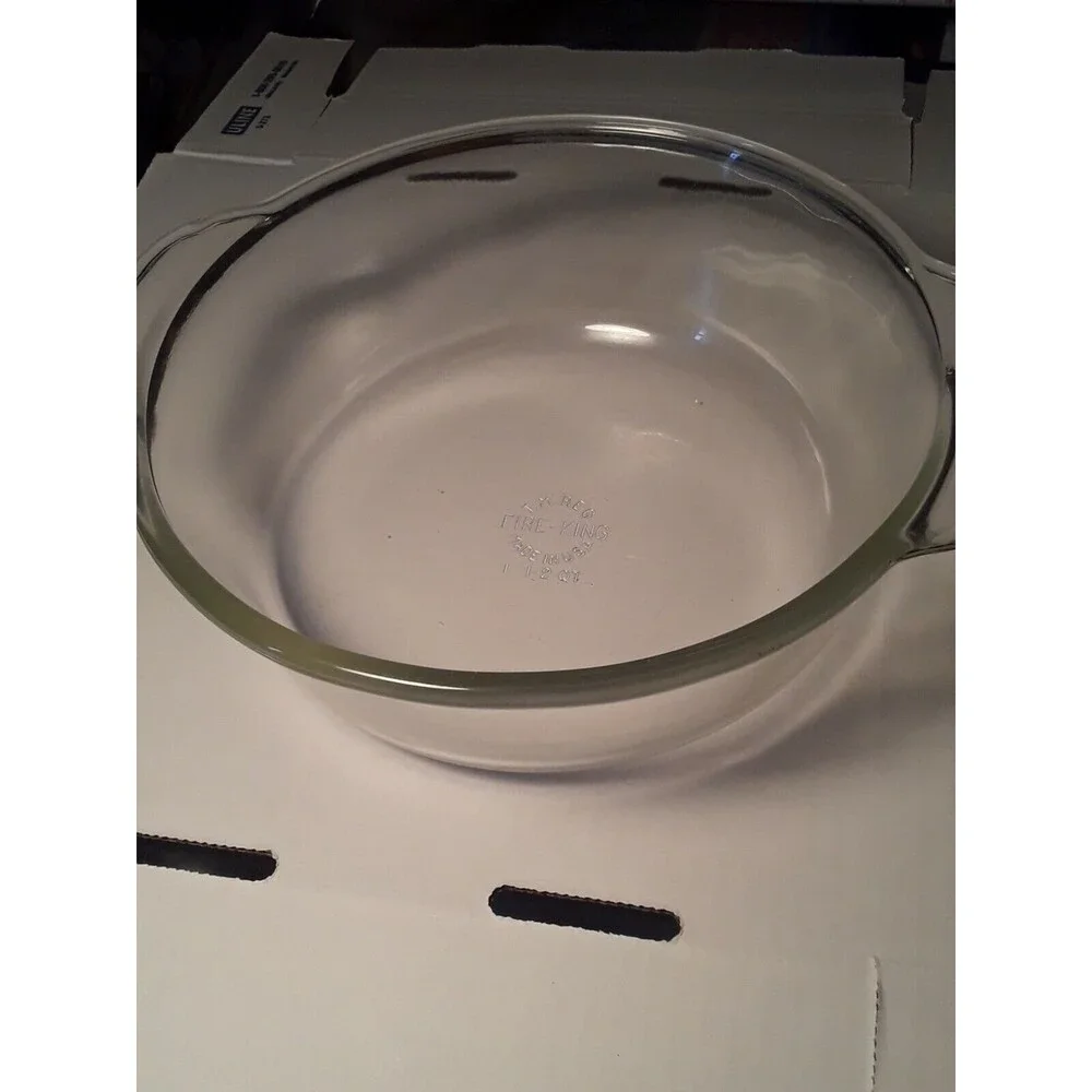VINTAGE FIRE KING GLASS ROUND 1 1/2 QT CASSEROLE WITH SILVER METAL MCM TRIVET